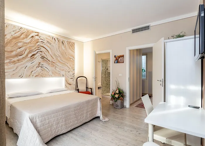 Accademia לינה וארוחת בוקר 3*